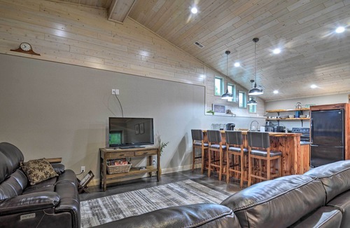 Arcadia House | Modern Arcadia Farmhouse on 80 Acres w/Fire Pit!