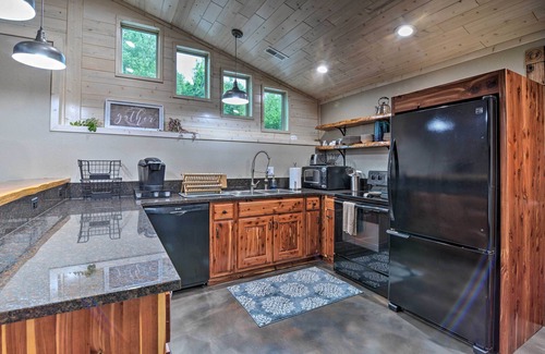 Arcadia House | Modern Arcadia Farmhouse on 80 Acres w/Fire Pit!