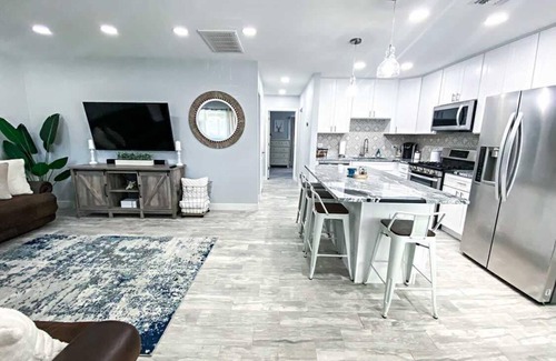 Camelback East House | Modern Arcadia lite bungalow