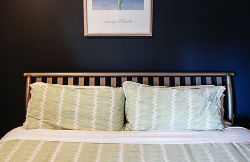 Neartown Bed & Breakfast | Modern B & B