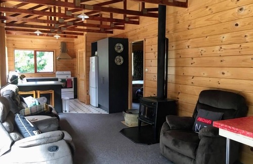 Peel Forest House | Modern bach in secluded native bush