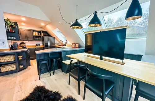 Morrisville House | Modern barn perched on 24 acres w/stunning views of mountains & ski resort