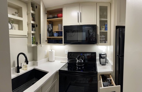 Englewood Apartment | Modern Basement Studio with Private Entrance