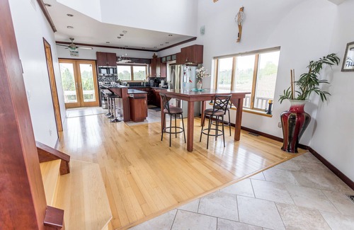 North Greece House | Modern beach front house on Lake Ontario, 2-bedroom, AC & WiFi in lovely Hilton.