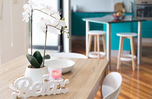 North Avoca House | MODERN BEACH HOME, STUNNING VIEW AND GREAT GARDEN