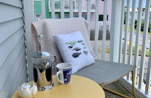 Pembroke House | Modern beach house 3 bed, 3 bath, balcony, sea view