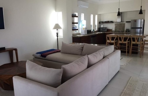 La Ventana House | Modern beachfront house with pool