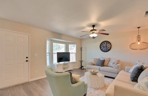 Yuba City House | Modern, Beachy 2 Bedroom Home - 2 Min To Hospital