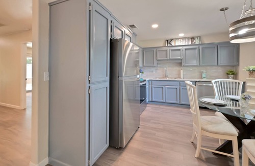 Yuba City House | Modern, Beachy 2 Bedroom Home - 2 Min To Hospital