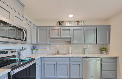 Yuba City House | Modern, Beachy 2 Bedroom Home - 2 Min To Hospital