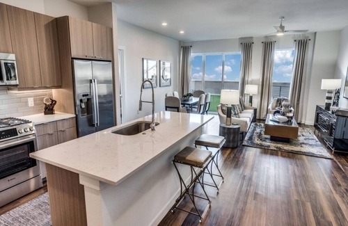 Dallas Apartment | Modern Beautiful Crisp Clean Two Bedrm Apt Near Botanical Gardens