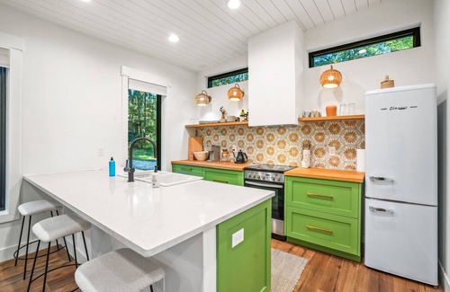 New Plymouth Cabin | Modern Boho Bungalow |Hottub & fireplace