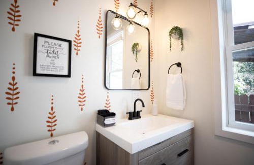 Highland House | Modern Boho Bungalow - Near MOA