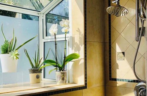 Goleta Apartment | Modern BOHO Chic Getaway in the Goodland! 2.6 miles to UCSB 10mins to downtown