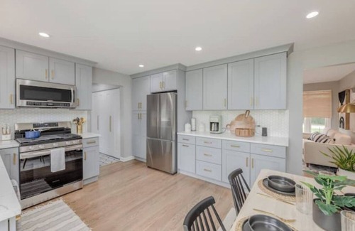 Lombard House | Modern Boho house in Lombard 7 min to Metra
