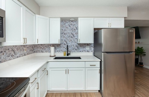 Des Moines House | Modern Boho Townhome w/Hidden Reading Nook Near Downtown Des Moines!