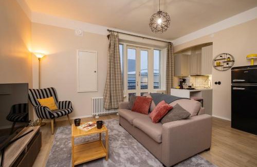 Kaisaniemi Apartment | Modern & Bright Central Helsinki