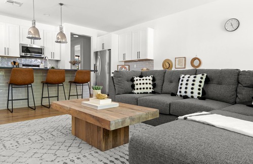 Peoria House | Modern, Bright Spacious Home ~