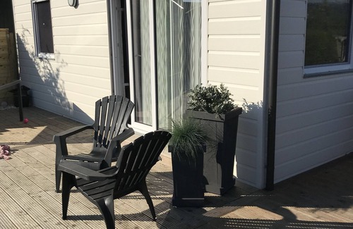 Onderdijk House | Modern, bright vacation home with lots of sun and its own jetty