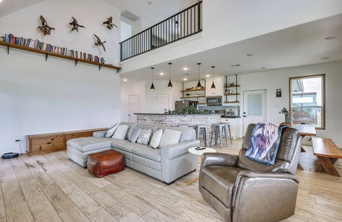 Bryan House | Modern Bryan Farmhouse on 1 Acre w/Hot Tub!