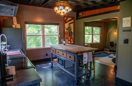Plainfield House | Modern Bungalow- Near Airport/Indianapolis