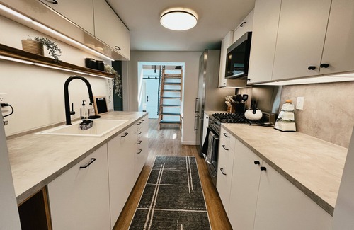 Gunnison House | Modern Bungalow - Pet Friendly - Close to downtown