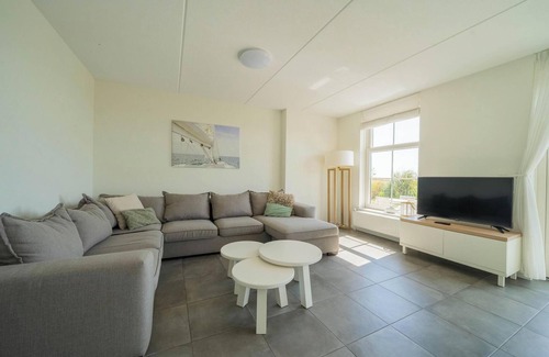 Uitdam House | Modern bungalow with 6 bedrooms and terrace