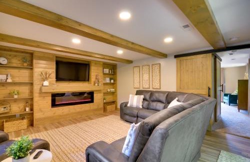 Burkesville House | Modern Burkesville Home 2 Mi to Dale Hollow Lake!