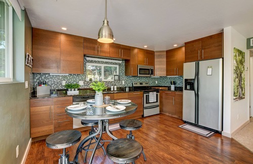 Prescott Valley Cabin | Modern cabin hidden among the trees- Unwind and relax on the porch creek-side.