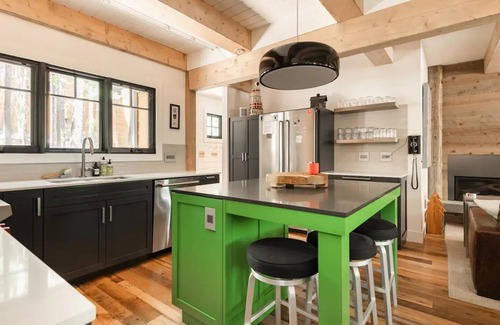 Sunnyside Cabin | Modern cabin. Hot tub, private HOA beach access.