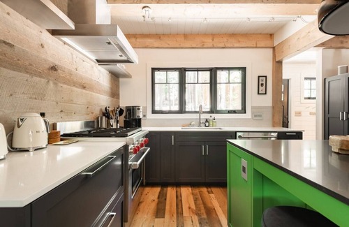 Sunnyside Cabin | Modern cabin. Hot tub, private HOA beach access.