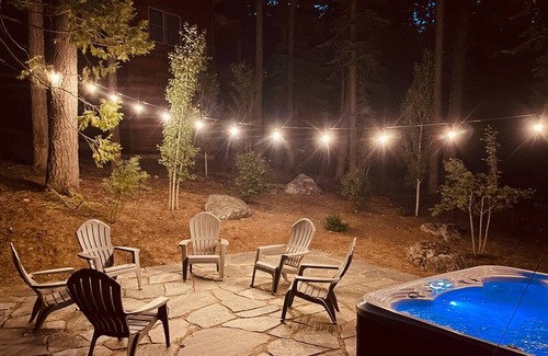 Sunnyside Cabin | Modern cabin. Hot tub, private HOA beach access.
