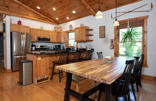 Chestertown Cabin | Modern Cabin w/Hot Tub-Minutes to Lakes & Skiing