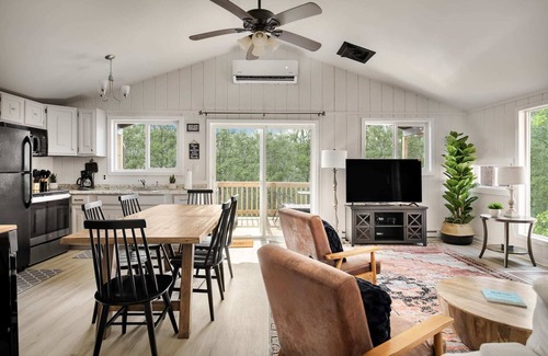Sleepy Hollow Ski Chalet | Modern Cabin w Hot Tub, Wifi & Huge Deck!