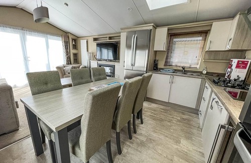 Kessingland House | Modern caravan with beautiful seaviews in Suffolk! ref 90023SV