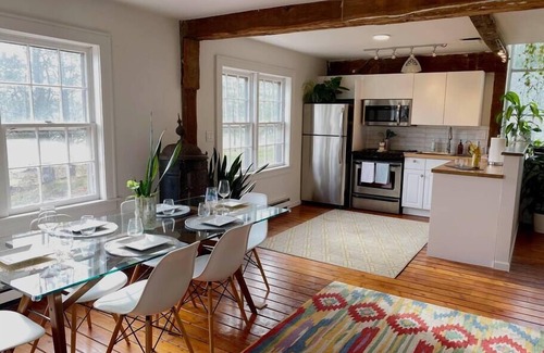 Flemington Cottage | Modern carriage house, renovated w beautiful views