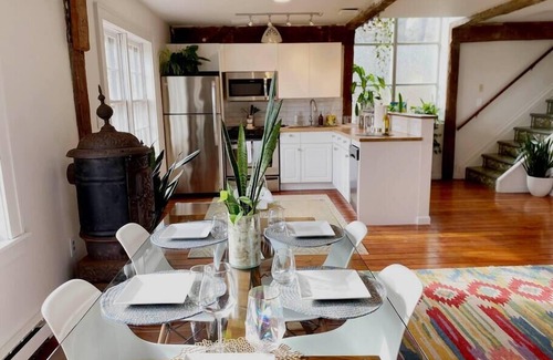 Flemington Cottage | Modern carriage house, renovated w beautiful views