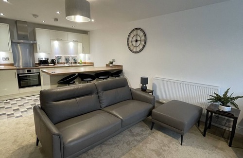 Richmond Apartment | Modern Central Basement Apartment, Richmond