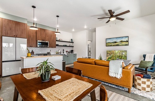 Sequim Apartment | Modern Chalet ADU with Hot Tub, Fire Pit & EV Charger