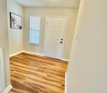 Ashley Oaks House | Modern Charm