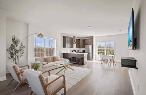 Bryant Pattengill West House | Modern, Chic 2-Bedroom Ann Arbor Haven