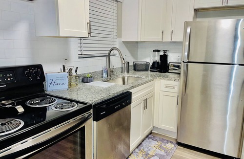 Candler-McAfee Apartment | Modern, Chic, and Stylish 2 Bedrooms 2 Bathrooms