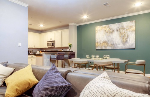 Braeswood Place House | MODERN & Chic Style *WESTELM HOUSE 2* in heart of TX Med Center and NRG Stad