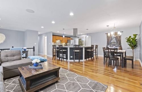 Downers Grove House | Modern Chicago Getaway