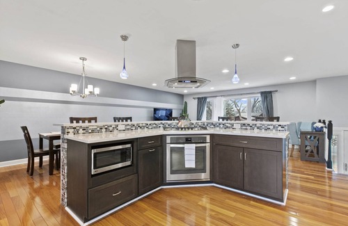 Downers Grove House | Modern Chicago Getaway