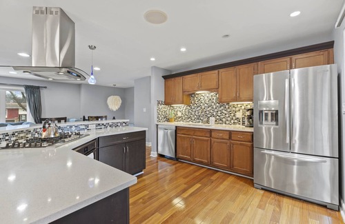 Downers Grove House | Modern Chicago Getaway