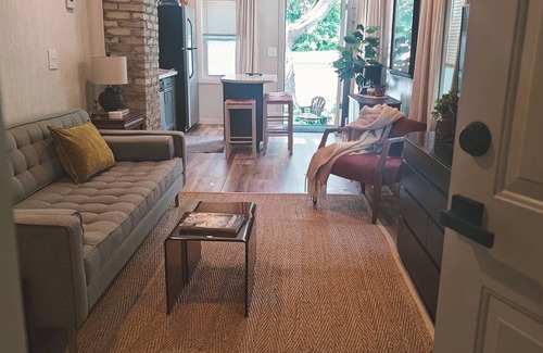 Payne - Phalen House | Modern City Home, WI-FI, Privacy, 1-mile downtown St Paul