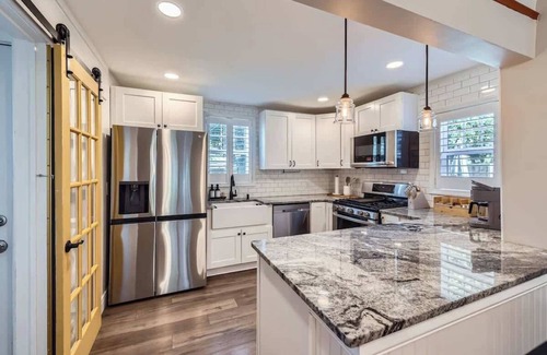 Ericsson House | Modern Classic Stay w/Hot Tub & Fire Pit
