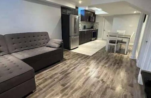 Scarborough House | Modern Clean 2bedrm Apartment!