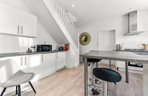 Chase House | Modern, Clean, Stylish and Totally Hassle-Free!